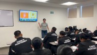 Asisten a clases de inglés elementos de la SSPC de Monterrey