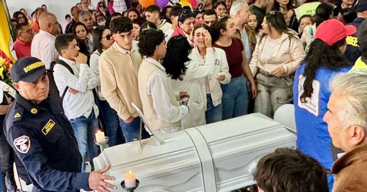 Así despiden a Valeria Afanador en Cajicá: cientos de personas le dan el último adiós