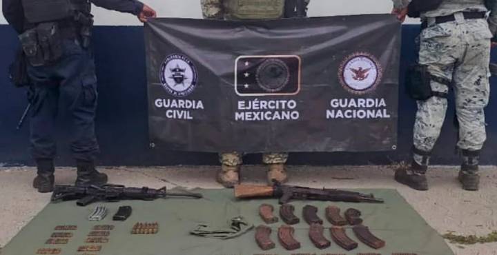 Aseguran armas largas, cartuchos y cargadores en Operación Apatzingán