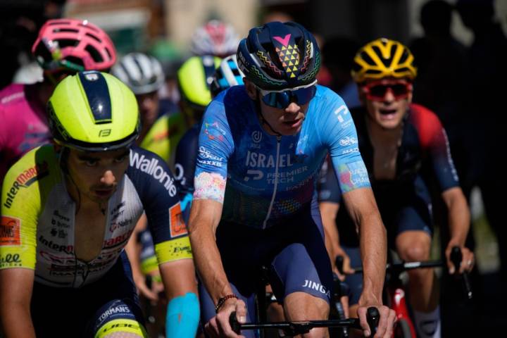Cyclist Chris Froome 'stable' but having surgery after training crash in France