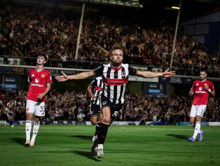 El modesto Grimsby Town eliminó al Manchester United de la Carabao Cup