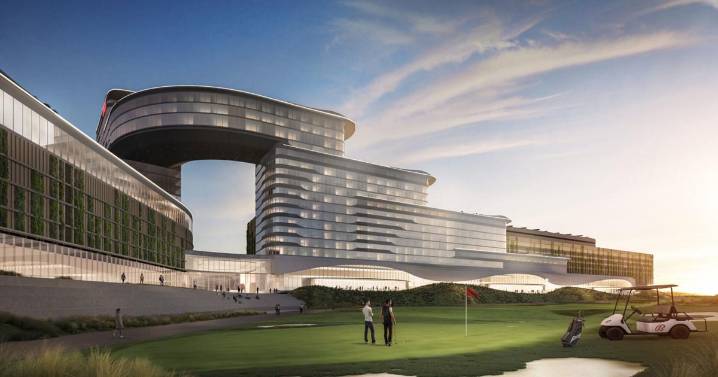 Which companies seeking New York City casino licenses have ties to Atlantic City?