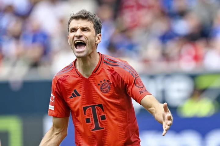 Thomas Mueller bromea que extraña a Manuel Neuer al iniciar aventura en Vancouver