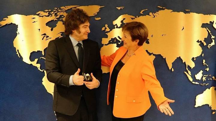 En plena suba del dólar, el FMI aprobó un desembolso de US$2.000 millones para la Argentina