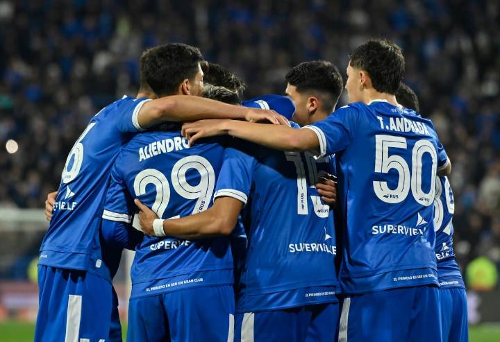 Un partido de tres penales. A Independiente no le sale nada: sufrió una expulsión, perdió contra Vélez y sigue último