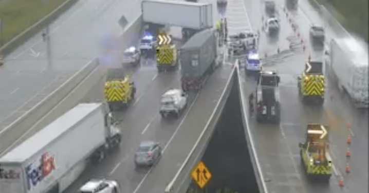 Crash closes section of I-75/24 junction