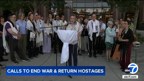 Rally held outside Israeli Consulate in LA, rabbis call for end to war in Gaza