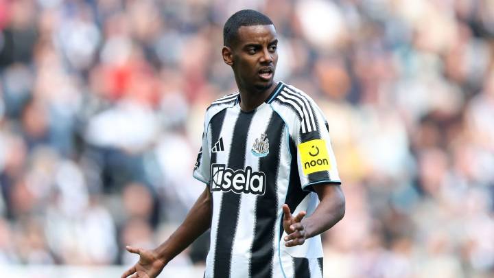 Liverpool's Slot coy on Isak: 'Always try to improve squad'