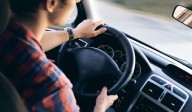 Cuidado si tienes este modelo de coche: alertan de un alto riesgo de perder una rueda durante la conducción