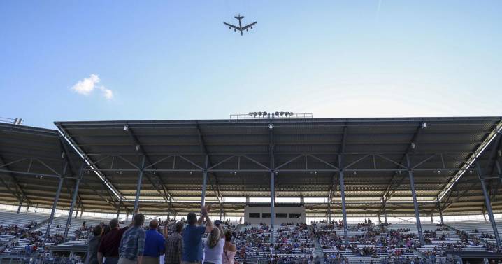 NTSB says B-52 bomber nearly hit two different planes in North Dakota last month