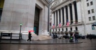 Wall Street cierra ‘tablas’ previo a las minutas de la Fed: ¿Qué indicadores perdieron HOY?