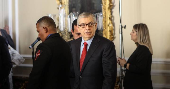 César Gaviria, el mismo que destruyó miles de empresas en su mandato, hoy habla de expropiación