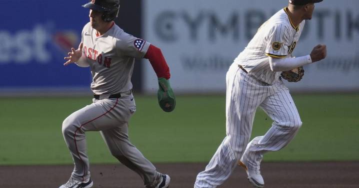 Red Sox score go-ahead run on Machado's failed hidden ball trick