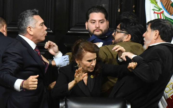 Agresión en el Congreso: gresca entre Fernández Noroña y 'Alito' Moreno
