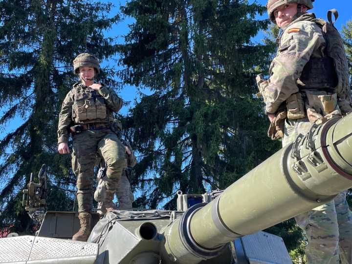 El Ejército envía paracaidistas y blindados a Alemania para adiestrarse con fuerzas de la OTAN