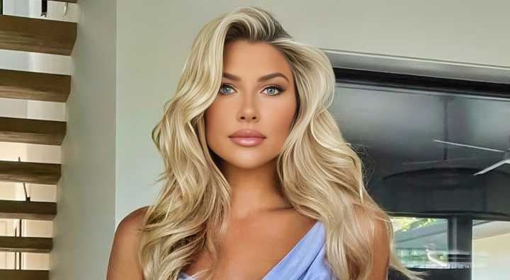 NFL Sideline Reporter Melanie Collins Breaks The Internet With Her Stunning Workout Video