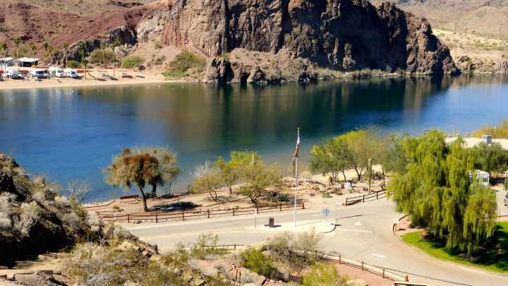 2 drown in Colorado River, including Tempe man during boat outing