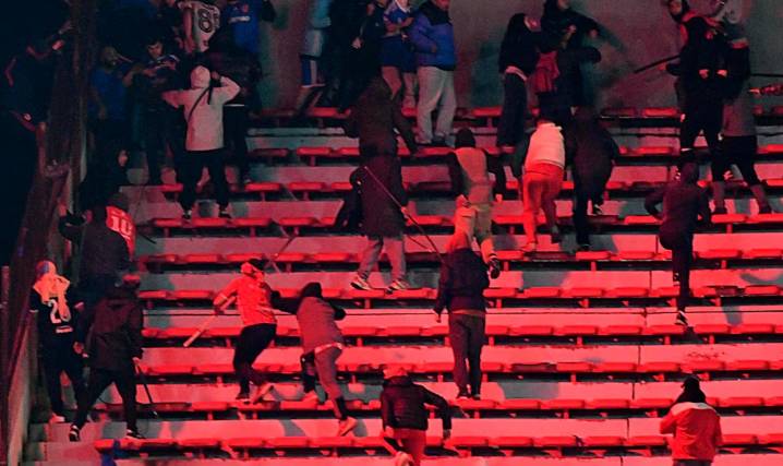VIDEO | Caos en Avellaneda: cancelaron el partido Independiente vs U. de Chile por graves incidentes