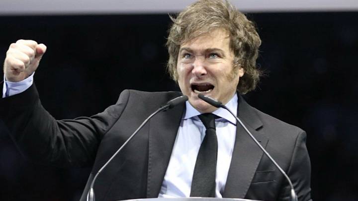 Javier Milei afirmó que su tuit contra Ian Moche está "amparado por la libertad de expresión" y se negó a borrarlo