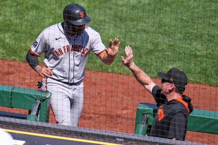 Dominic Smith hits go-ahead double in 9th as Giants rally for 4