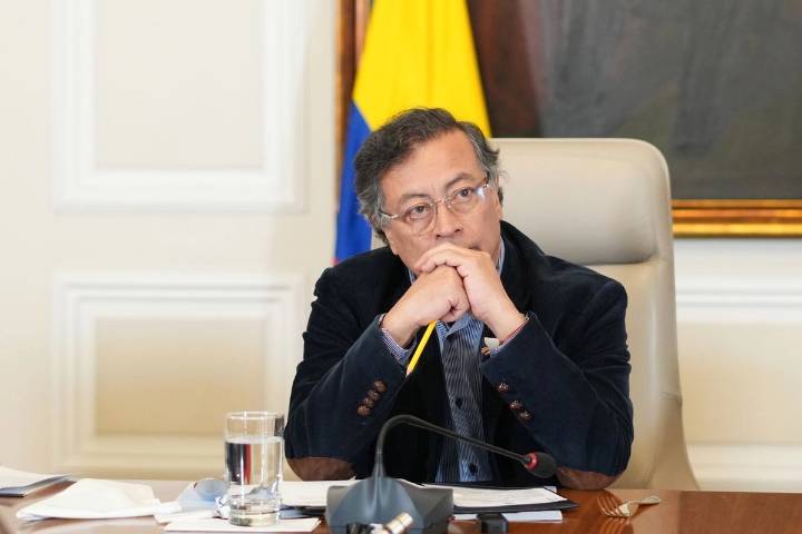Gustavo Petro despliega 25 mil efectivos en frontera con Venezuela