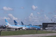 Protesta de controladores aéreos afecta cientos de vuelos y 15.000 pasajeros en Argentina