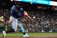 Rays avoid trouble in 8th inning, then rally in 9th to beat Giants