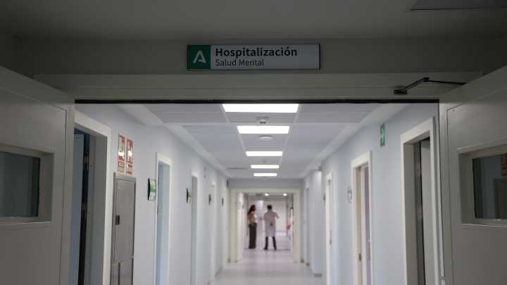 Juanma Lorente, abogado laboralista, alerta sobre cogerte la baja e irte de vacaciones: "Te pueden despedir sin indemnización"