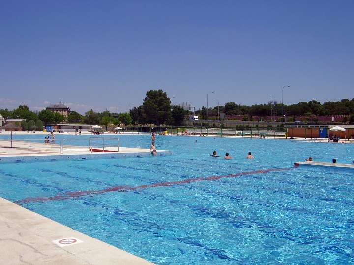 Un chapuzón en la piscina del Parque Deportivo Puerta de Hierro: la más grande de Madrid