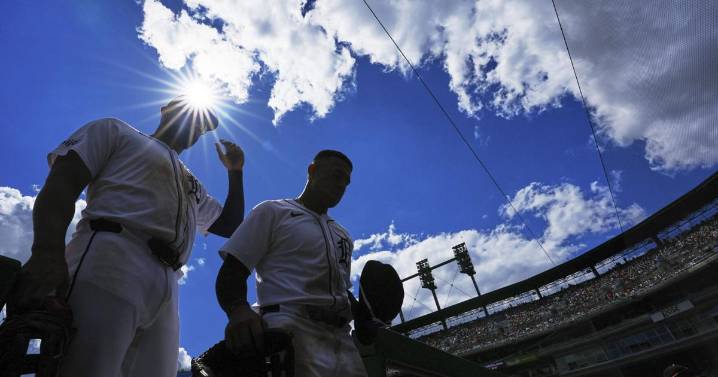 Pasquantino and Garcia homer as the Royals hold off the Tigers for a wild 10