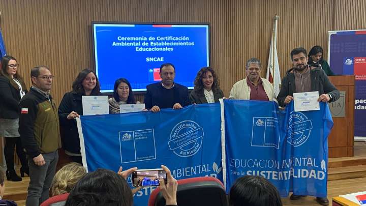 Nueve escuelas de San Clemente reciben certificación ambiental SNCAE