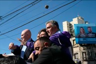 Atacaron a piedrazos a Milei durante caravana en Lomas de Zamora y fue evacuado: videos y fotos