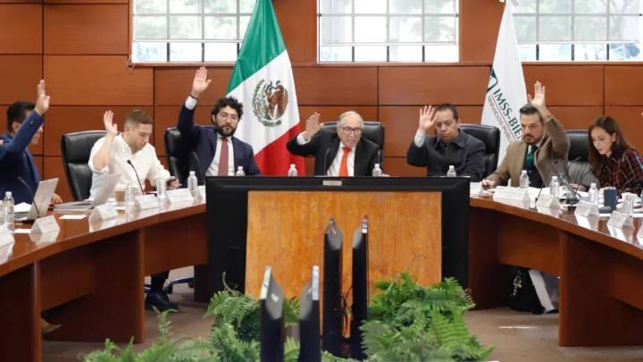 David Kershenobich sustituye a Zoé Robledo en presidencia de Junta de Gobierno del IMSS Bienestar