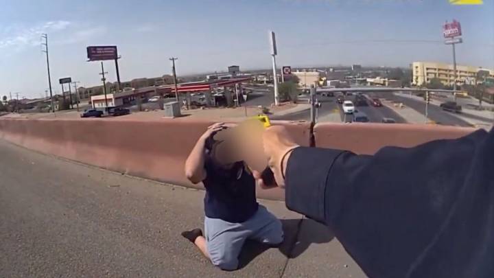Revelan VIDEO del momento en que hombre muere tras descarga de taser por parte de agentes de EU