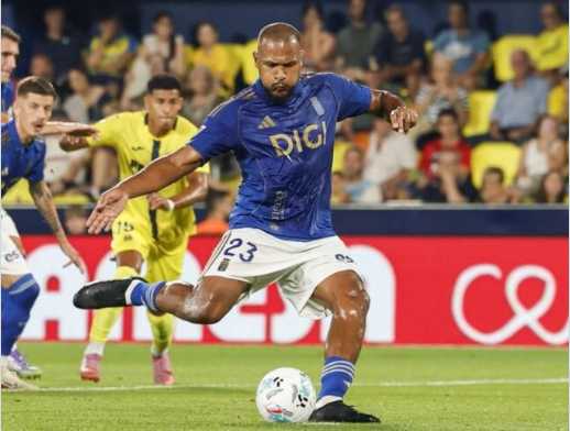 Salomón Rondón falla un penal en su regreso a La Liga
