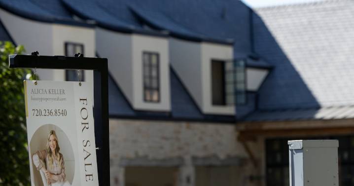 Are mortgage rates falling? What homebuyers need to knnow