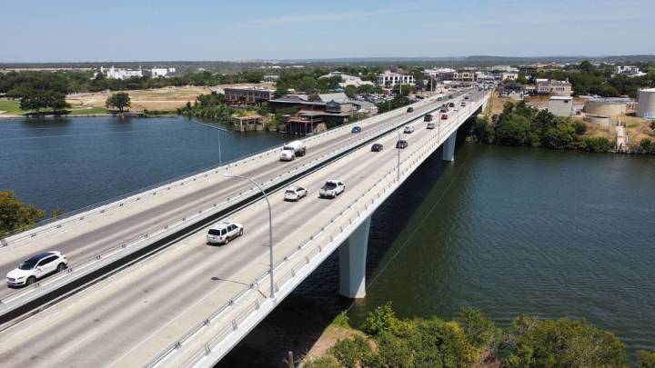 ‘Workers over billionaires’ march on 281 bridge