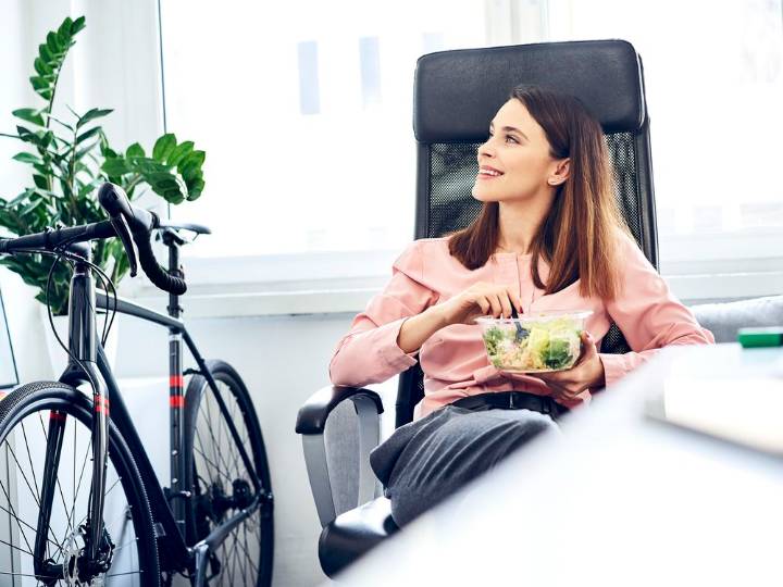 Canadians prioritize financial benefits over workplace flexibility