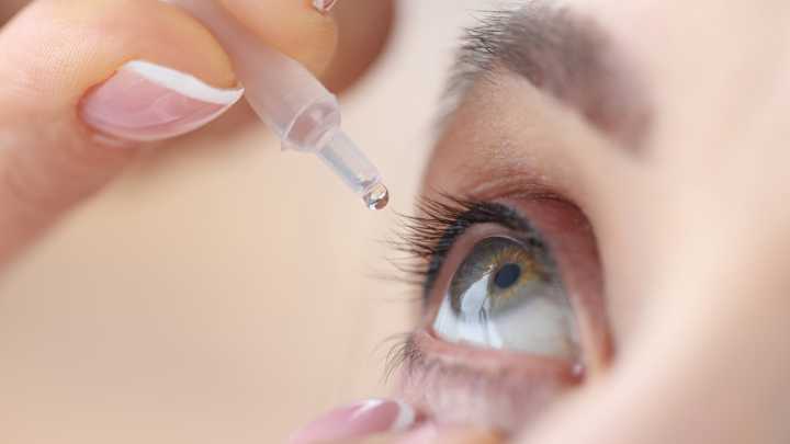 La FDA aprueba VIZZ, las primeras gotas para los ojos que mejoran la visión de cerca desde la primera aplicación