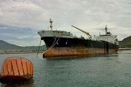 Escasean gasolinas... y Cuba goza a Pemex
