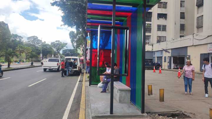Paradas inteligentes iluminan y embellecen pero no resuelven la crisis del transporte en Caracas