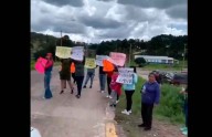 Video.- Bloquean acceso a San Juanito en protesta contra alcalde