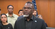Alcalde de Chicago ordena a la administración local oponerse a la posible militarización de la ciudad