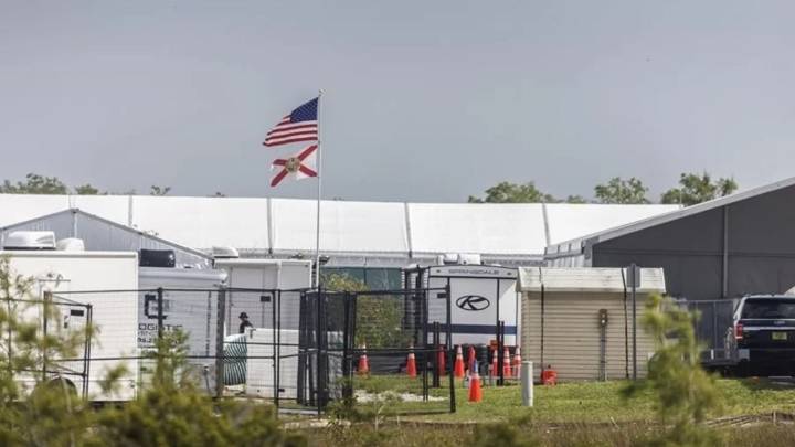 Jueza frena Alligator Alcatraz: polémico centro migratorio de Trump por daño ambiental