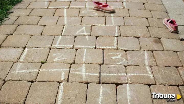 "¿A qué podemos jugar?": Ideas para alejarse de las pantallas y jugar en la plaza del pueblo