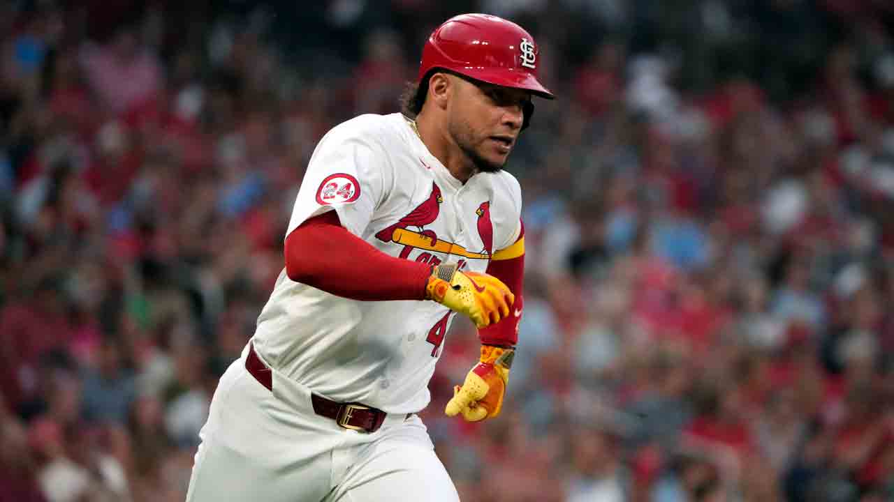 Cardinals’ Willson Contreras out with foot injury after being hit by pitch