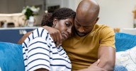 Body Language Experts Reveal 6 Signs Your Partner Isn’t Into You