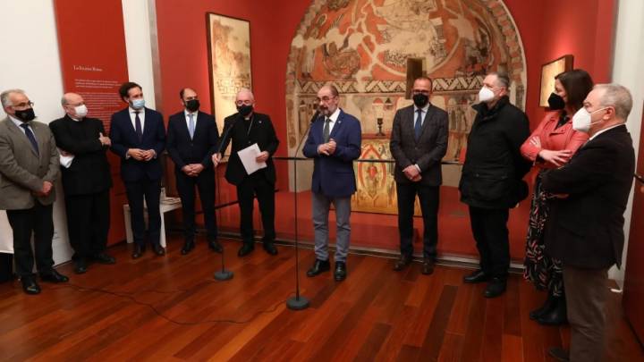 Javier Lambán, testigo de la primera devolución de obras al monasterio de Villanueva de Sijena