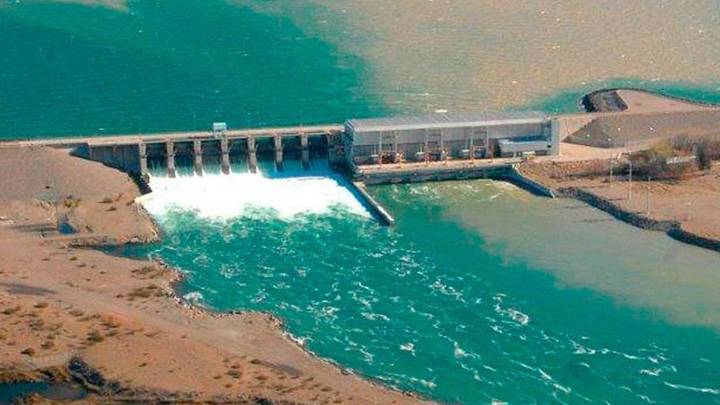 Avanzan con la privatización de cuatro centrales hidroeléctricas del Comahue
