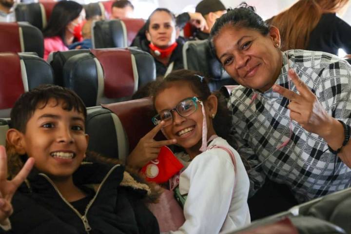 313 venezolanos retornaron al país desde México en un vuelo de Conviasa
